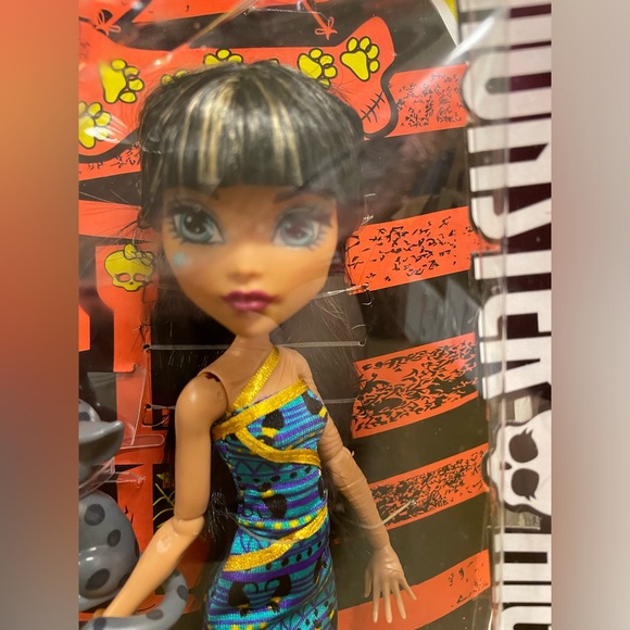 Monster High Cleo de Nile Ghoul’s Beast Pet 12” doll. 2015. Collectible NWT NRFB - Picture 2 of 10